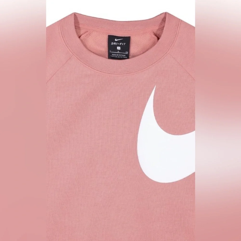 Nike Sportswear Dry Versa Top in Rose
